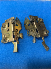 Load image into Gallery viewer, #17 928 Door Lock Inner Part
