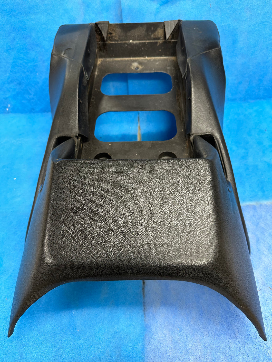 #1J 928 Rear Center Console Armrest