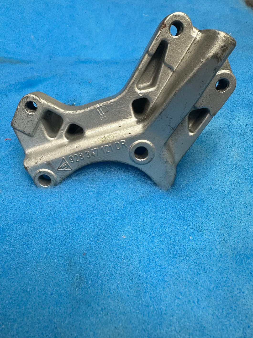 #1 928 Power Steering Pump Bracket