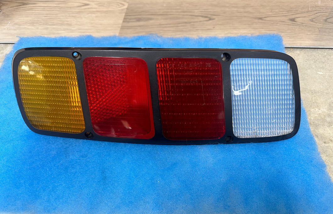 #2L Used3 Drivers / Left Tail Light