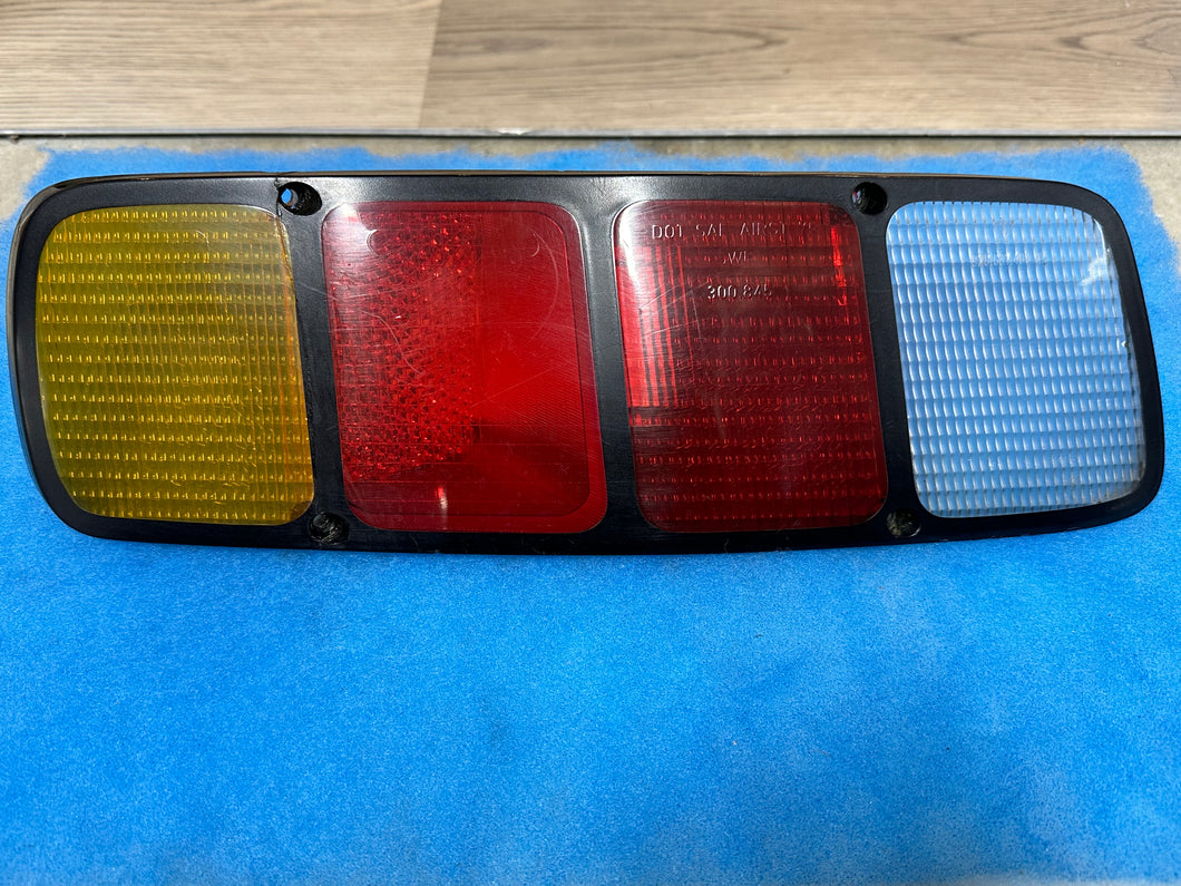 #2L Used4 Drivers / Left Tail Light