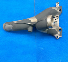 Load image into Gallery viewer, #5 928 32V 5.0L U.S. Intake Runner Cylinder #2 &amp; #6
