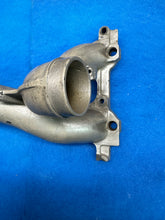 Load image into Gallery viewer, #6 928 32V 5.0L U.S. Intake Runner Cylinders #4 &amp; #8
