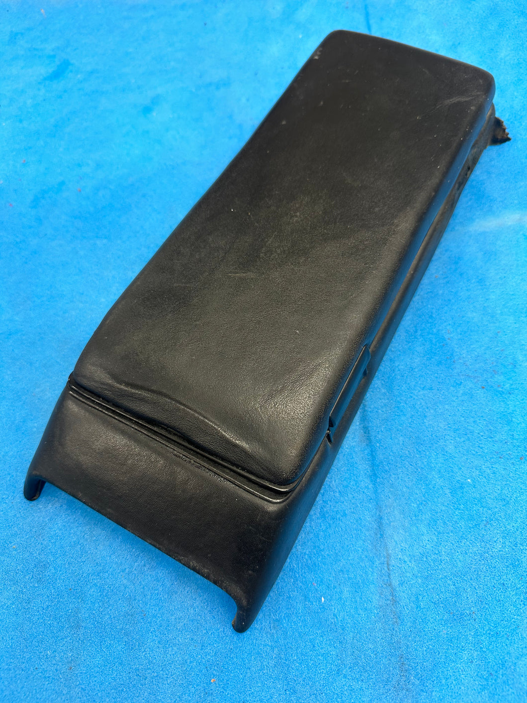 #23-5 928 Front Armrest (Black Leather)