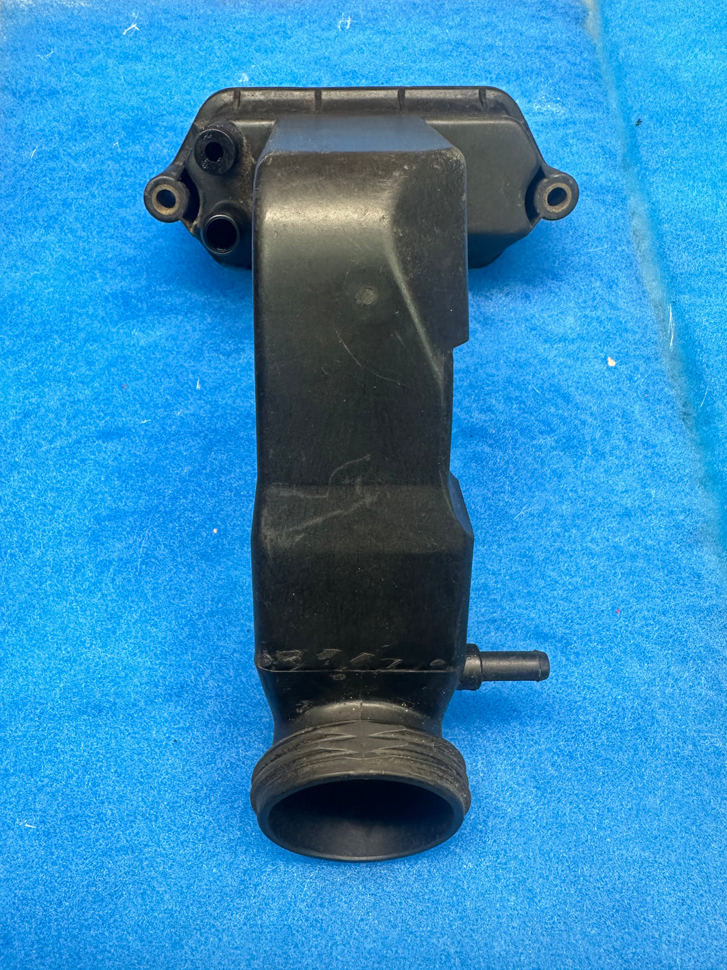 #19-1 928 Oil Fill Neck 32V (Plastic)