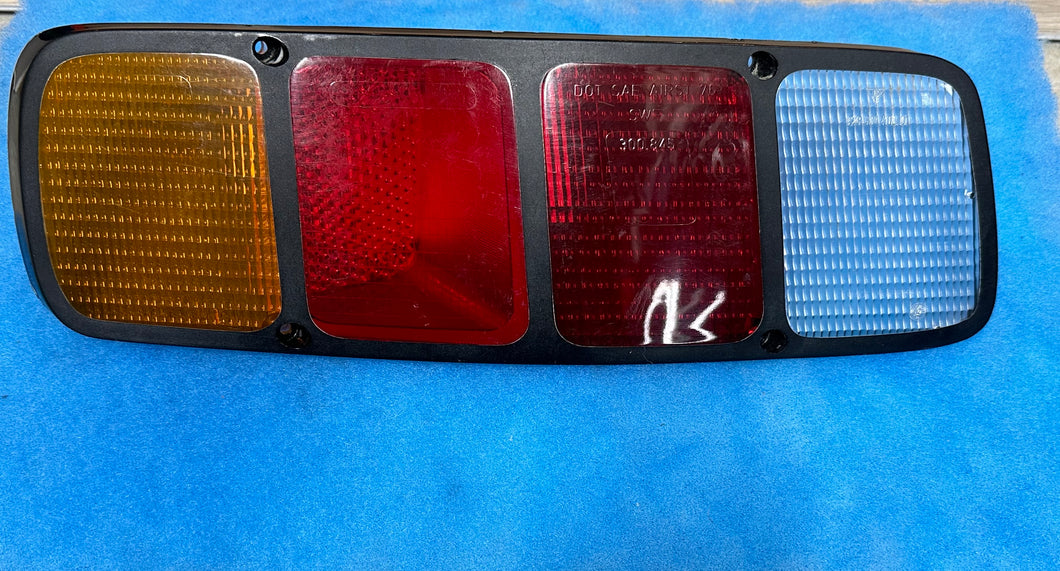 #2L Used2 Left / Drivers Tail Light