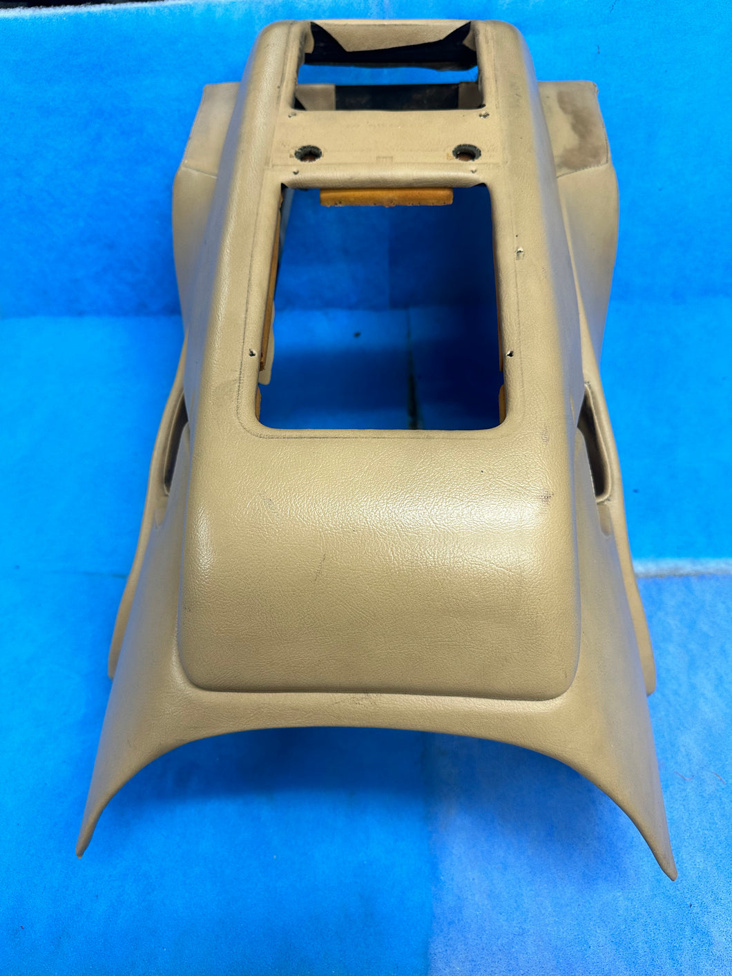 #1E 928 Rear Center Console Armrest