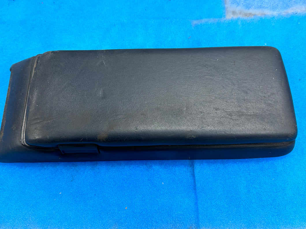 #23-1 928 Front Armrest (Blue Leather)