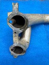 Load image into Gallery viewer, #4 928 32V 5.0L U.S. Intake Runner Cylinder #3 &amp; #7
