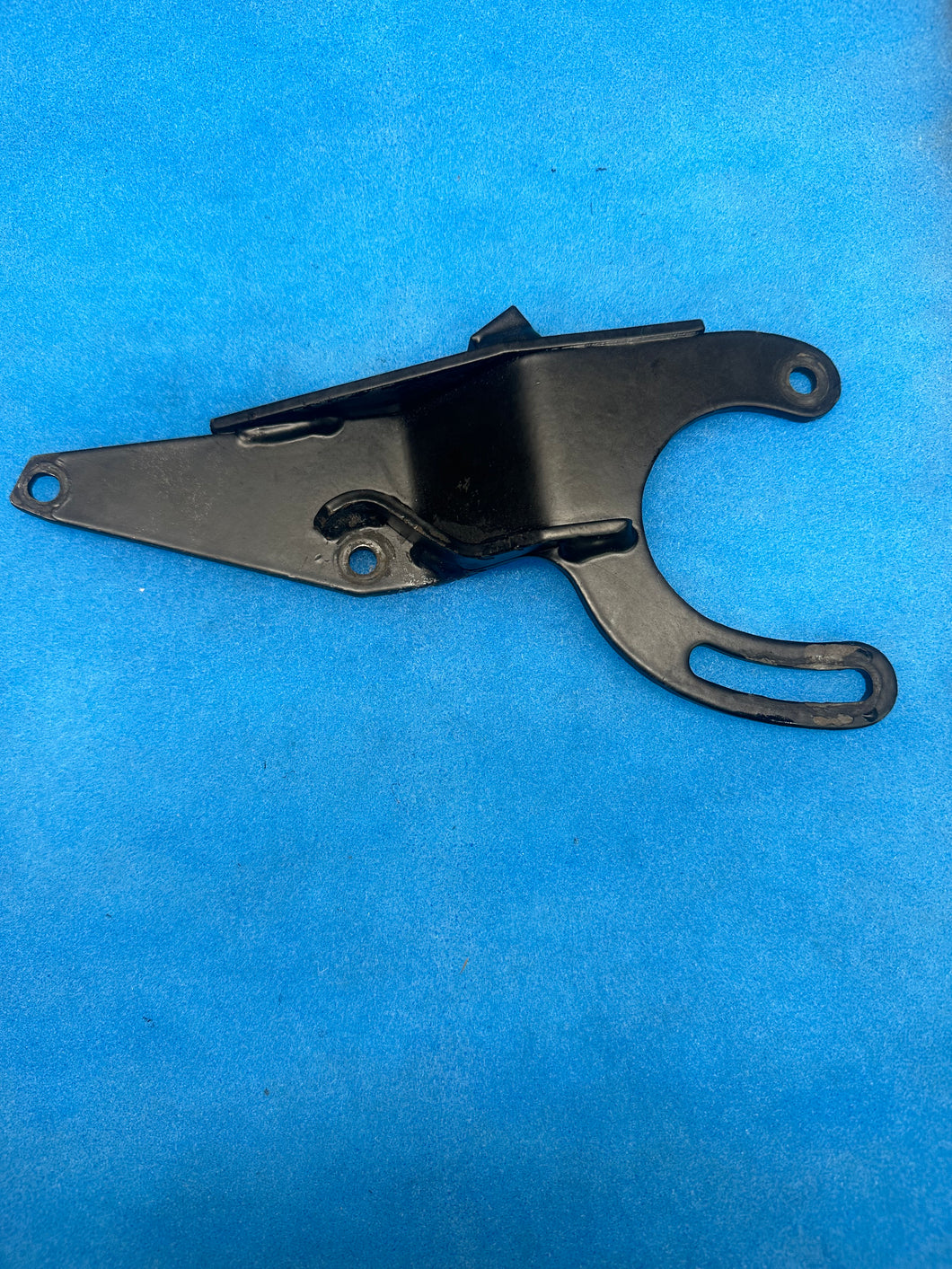 #13 928 Power Steering Pump Bracket