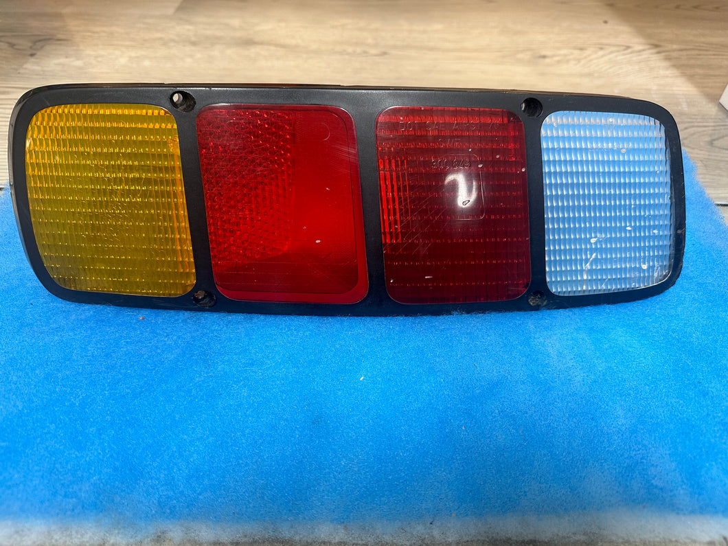 #2L Used1 Drivers / Left Tail Light